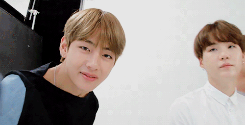 cyyphr:excited kid, not-so-excited hyung.