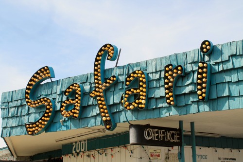 v0nhardy:I just have a love affair with these killer old signs.
