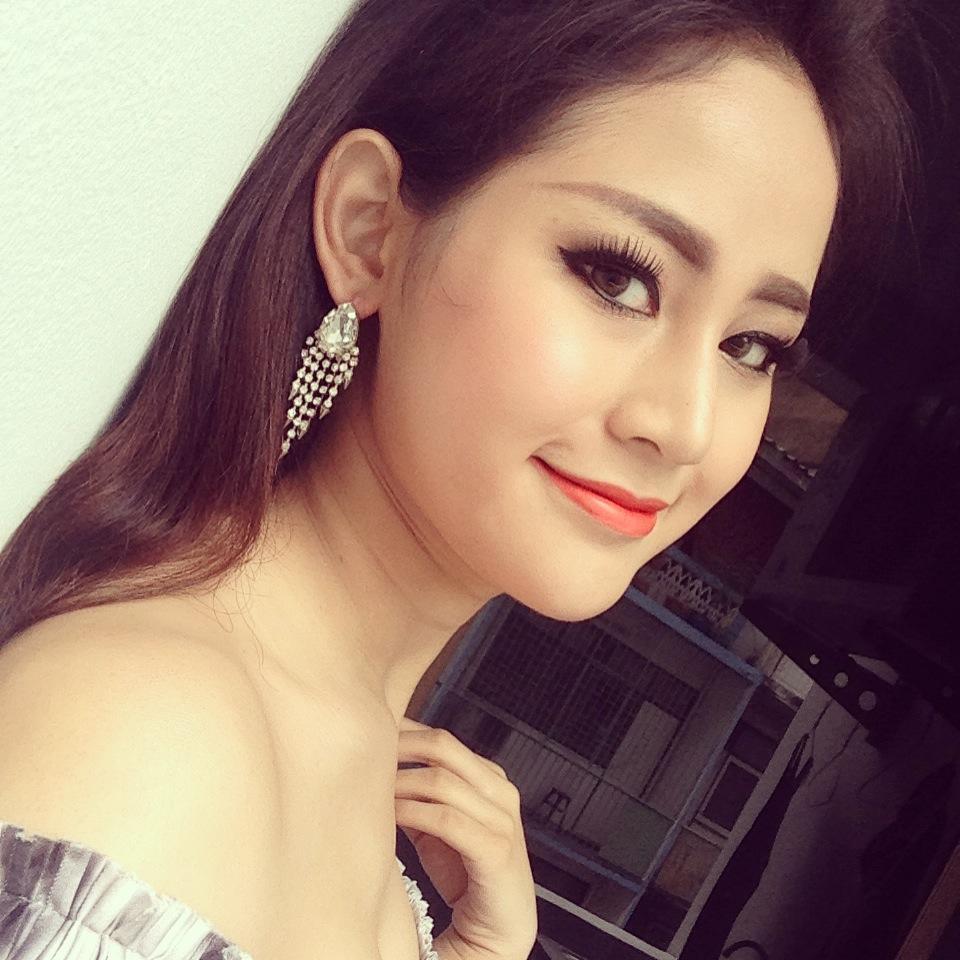 world-of-goddesses:  Chakkarin Singhannuta https://www.facebook.com/sexyqueenbynamkleng?hc_location=stream