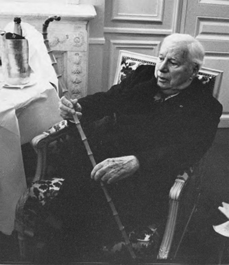 Chaplin-images-videos — Charlie Chaplin and his cane - Switzerland 1970′s
