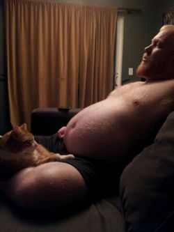 Str8Bear:  Real Dudes Love Their Kitties 