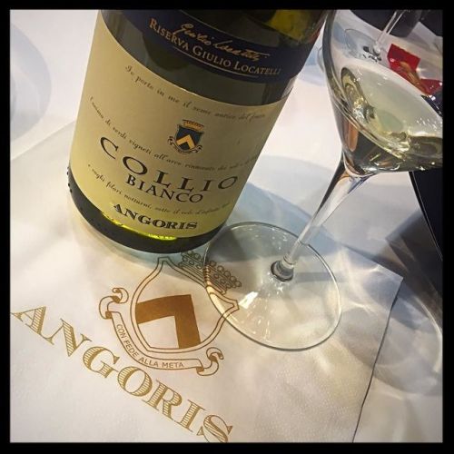 “Collio Bianco Riserva Giulio Locatelli by Tenute Angoris” #tenuteangoris #angoris #vinitaly2017 #allineateicoperti #verona #vino #wine #raccontidelgusto #food #foodporn #foodstagram #foodspotting #instafood #italianfood #italyfoodporn #italyfoodprn...