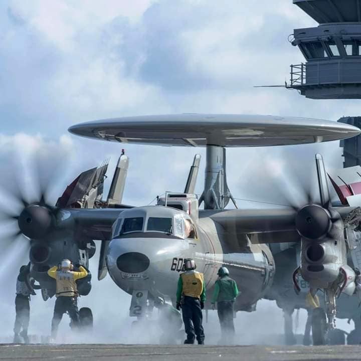 planesawesome:   E-2D Hawkeye early warning aircraft…  