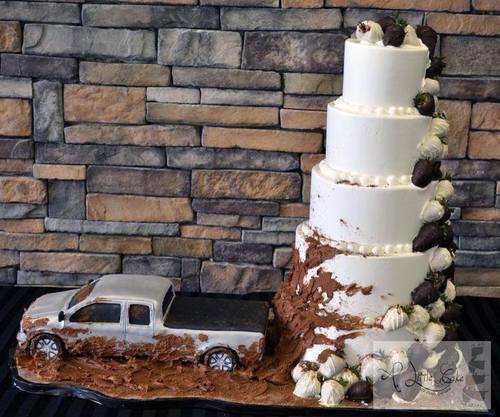 soldmysoultobepretty:  Cody wants this cake lol  I want that cake haha