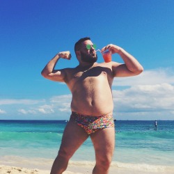 iobear:  bshpdbx:  I just stand like this all day at the beach. Totally normal. #beachballs #sprinkles #cancun  Wow