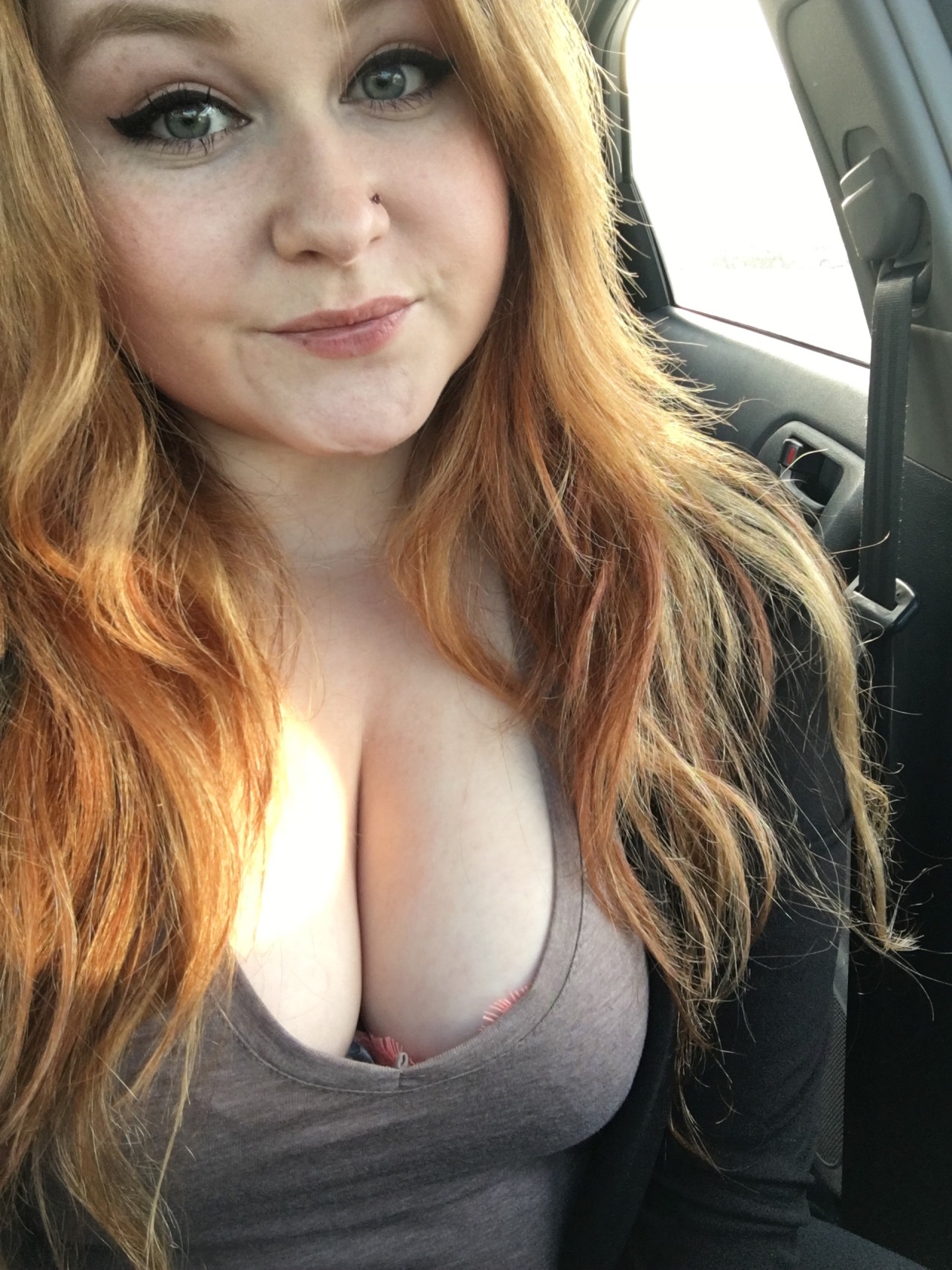 narsissism:  gibbswoodsgirl:  sadisticdoctorshane:  narsissism:  bewbs  @gibbswoodsgirl