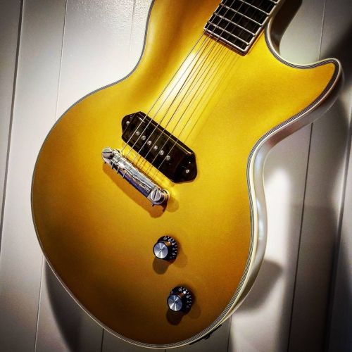 Blues power ⚡ In all of its Gold Glory! @jaredjamesnichols @epiphone . #epiphone #foreverystage #le