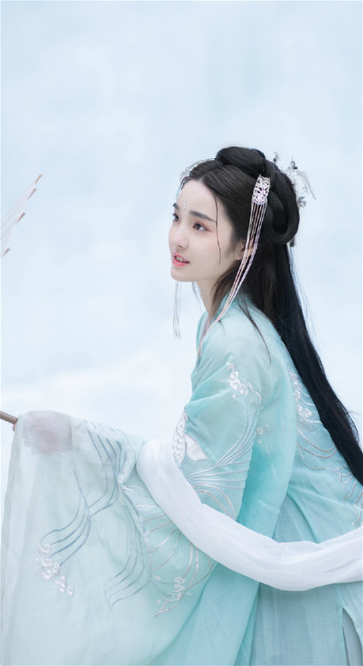 Chinese hanfu by 阿瑶想吃鱼豆腐