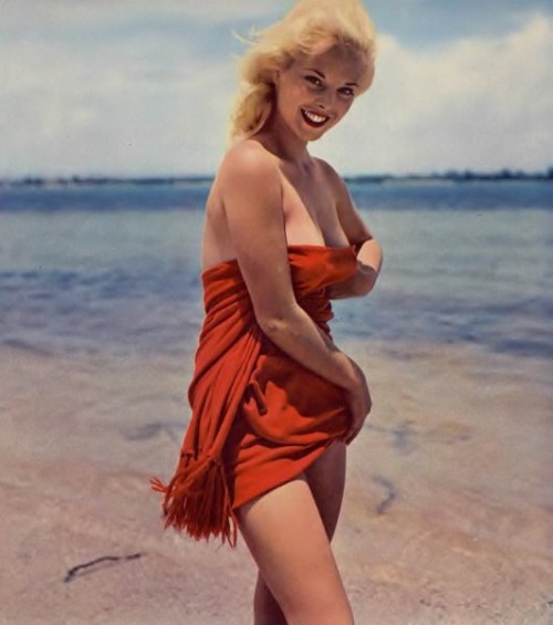 playmatesusa:PLAYMATE DEZEMBRO 1956 - LISA WINTERS Lisa Winters (born March 6, 1937) is an American 