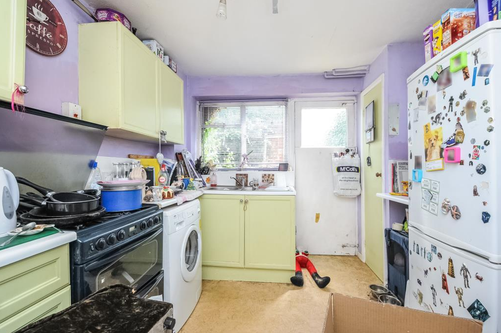 terriblerealestateagentphotos:  “Well detective, that explains the lack of presents