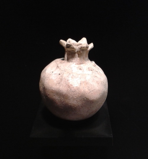 gunhilde: Glass bottle in the shape of a pomegranate, Cyprus, 1375-1225 BCE On display at the Cornin