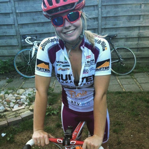girlsbikesworld:  From #TheNetherlands :) #girlsbikes #girls_bikes