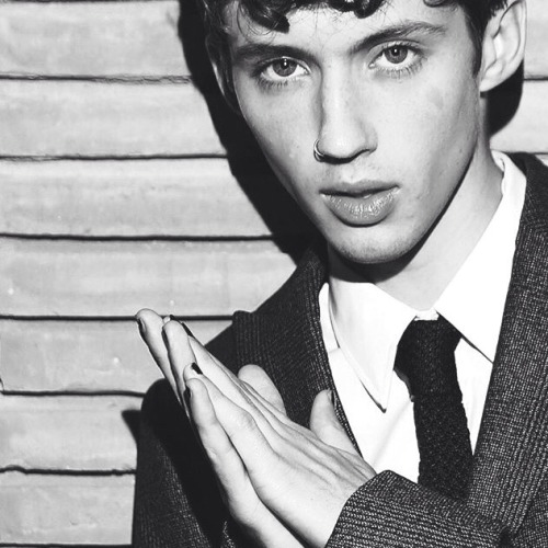 @troyesivan: get u a man who will forever look like a child in his dad’s suit for @dailytelegraph