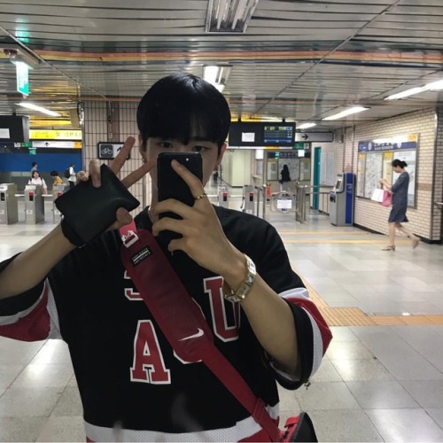 subway selfies || joongi.jo