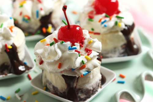 Sex lustingfood:  Hot Fudge Brownie Sundae Bites pictures