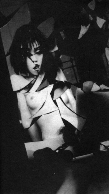 Porn photo vivipiuomeno1:  Nobuyoshi Araki ph. - distorted