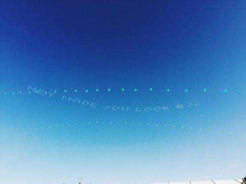 Why, yes. Yes you did. #coachella #coachella2016 #planespotting #plane #cloudwords #sky #sunshine #