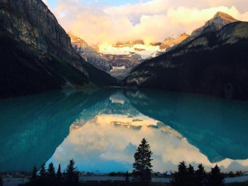 exploreelsewhere:I had a treacherous walk from my king size bed to my hotel window to take this shot, Lake Louise, Alber