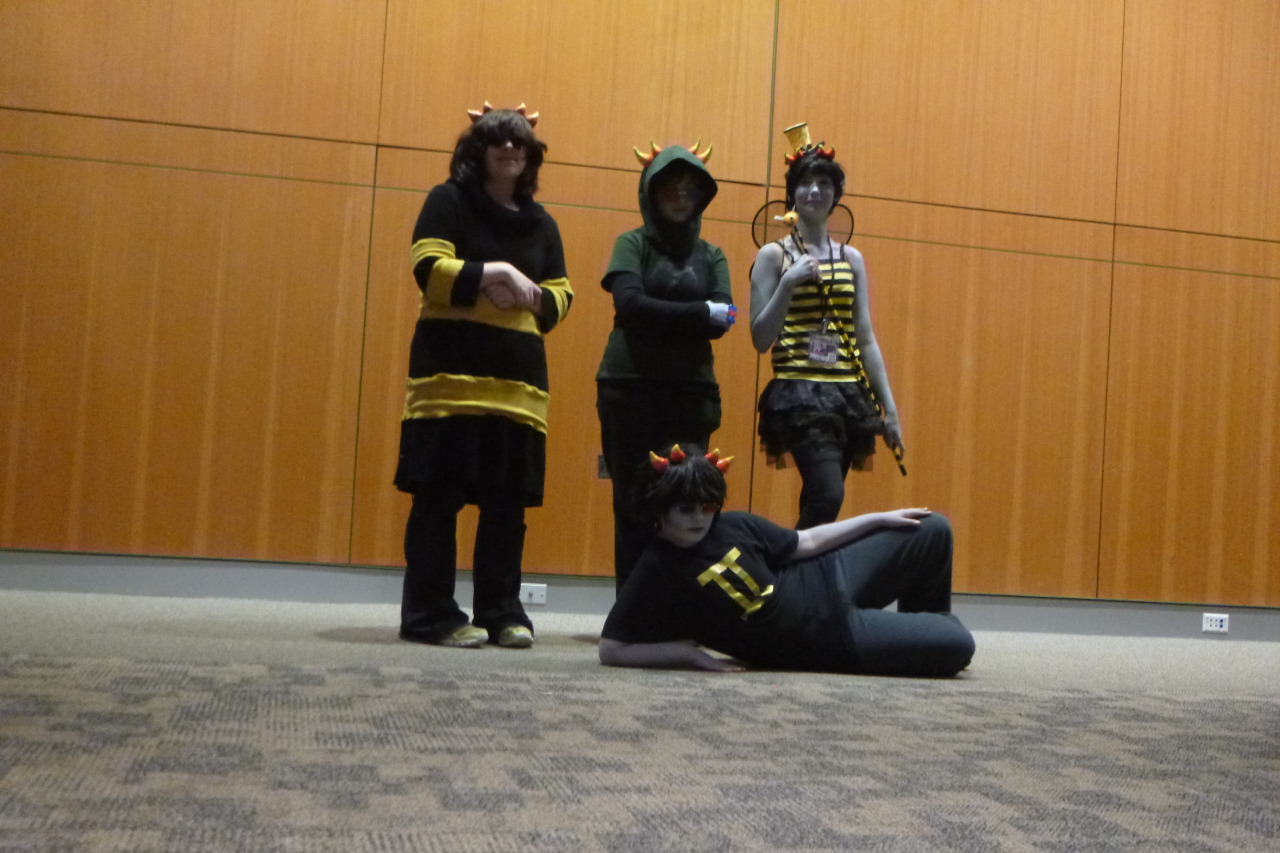 bestquius:  a6leist-slur:  Nekocon Saturday Homestuck Photoshoot 2/3  I am the Equius