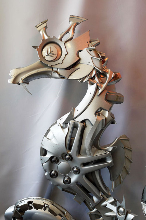 asylum-art:Old Hubcaps Recycled Into Stunning Animal Sculptures by Ptolemy ElringtonFor over twelve 