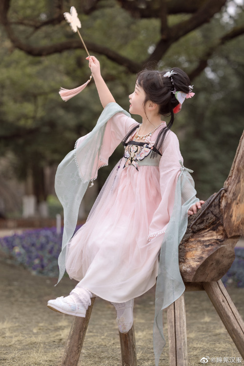 chinese hanfu by 瞳莞汉服