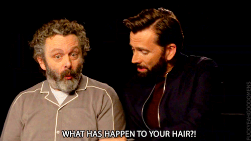 fuckyeahgoodomens:Good Omens Cast Respond to IGN Comments Michael, reading a comment: ‘DAVID fuckyeahgoodomens:Good Omens Cast Respond to IGN Comments Michael, reading a comment: ‘DAVID