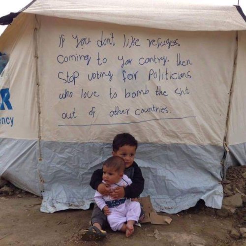 blue&ndash;folder:  A message from a refuge camp asking to avoid wars
