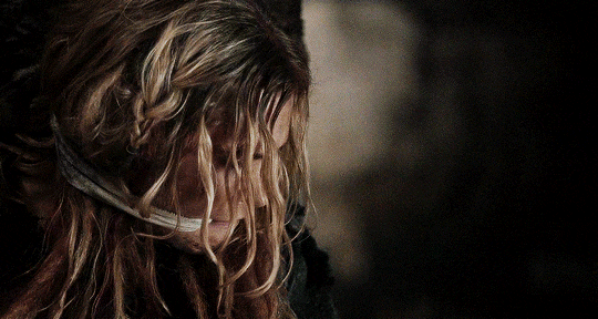 heywoodxparker:Bellamy and Clarke in The 100 3.02 “Wanheda Part 2″