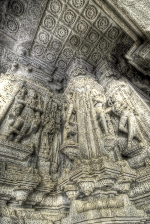 qveer: thephotographerssociety: statues-and-monuments: statues-and-monumentsRanakpur Temple by abmil