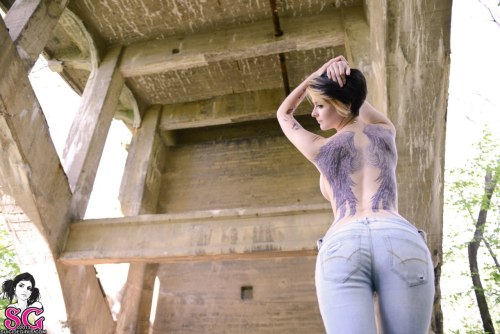 miss-watson-world:  Essence Suicide 