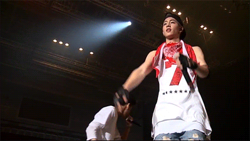 hairykpoppits:  igotgot7:sweaty armpit ;)  Mark spreading armpit’s loveiziz