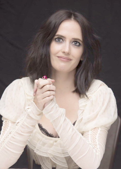 Eva Green at Press Conference for “Dumbo”