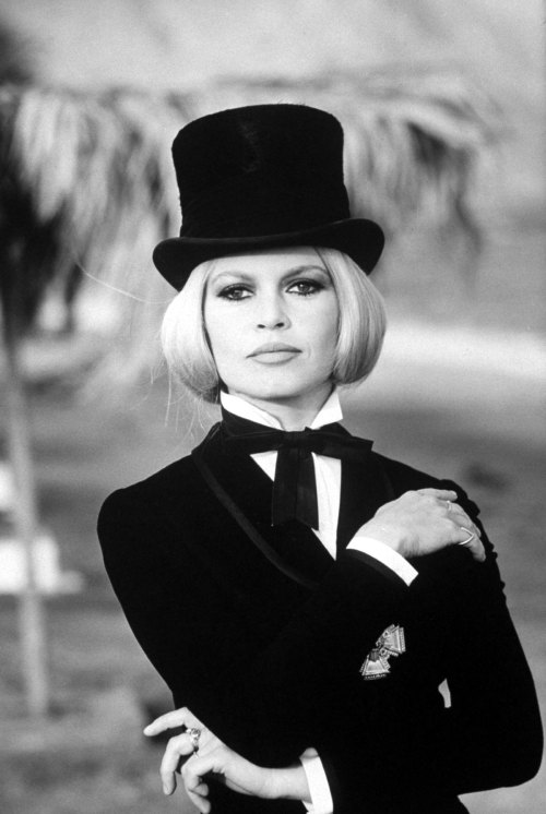 costumefilms:Shalako (1968) - Brigitte Bardot as Irina Lazaar wearing a black long skirt and matchin