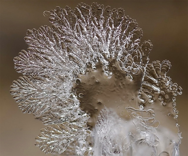 the-star-stuff:  Remarkable Macro Photographs of Ice Structures and Snowflakes Russian