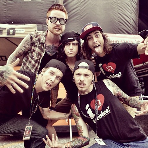 seek-and-destroy-69:  Vic Fuentes (piercethevic) on Twitter on We Heart It. http://weheartit.com/entry/34301427 Lads :3 