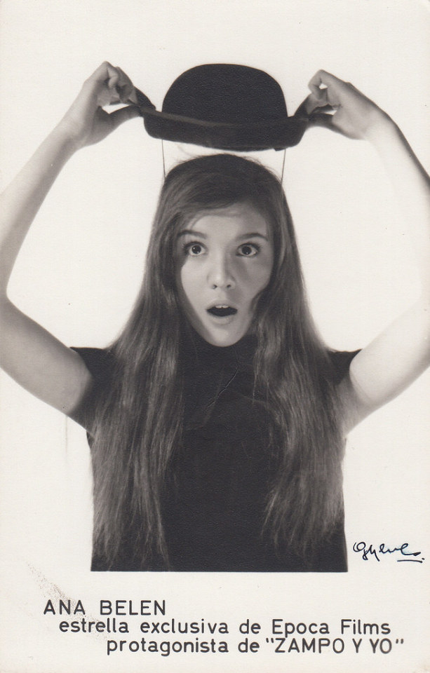 Ana Belen
Spanish promotional postcard for Zampo y yo/Zampo and Me (Luis Lucia, 1966). Photo: Juan Gyenes /Época 