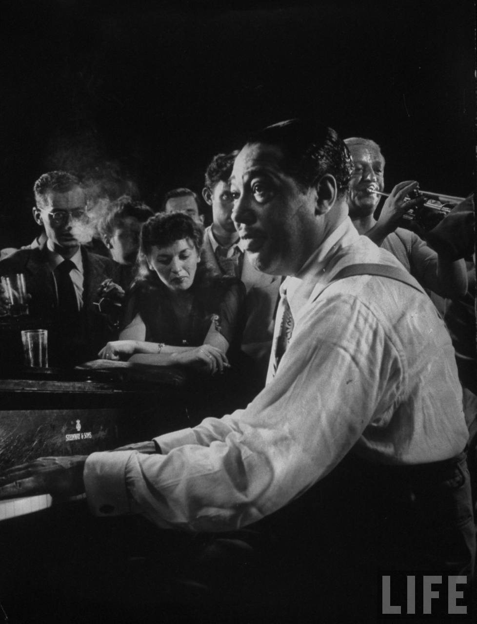 electronicsquid:Duke Ellington during the jam session at Gjon Mili’s studio(Gjon