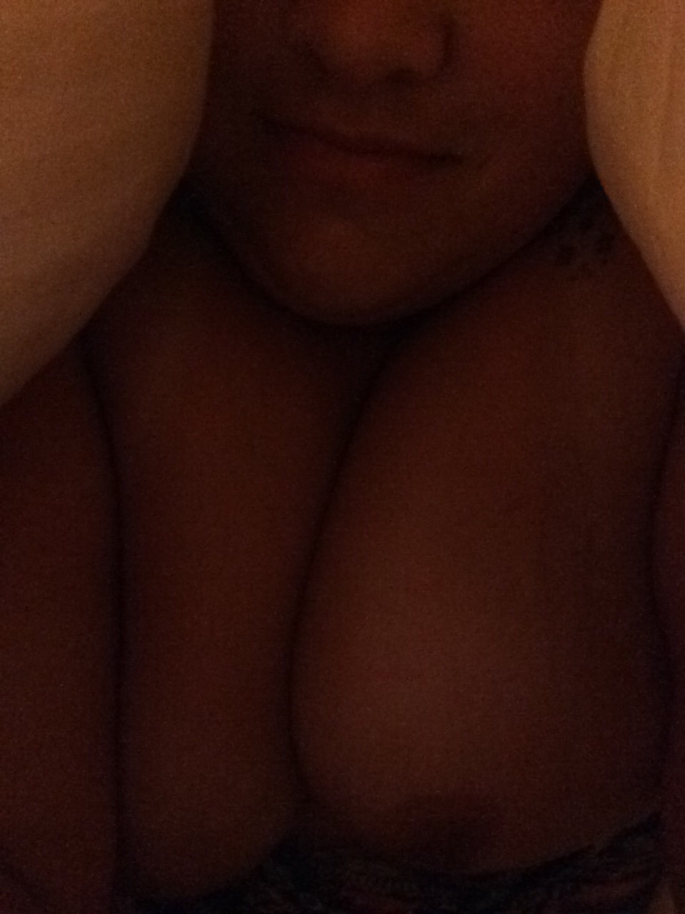 megustalasacarleche:  Mi esposa esta cariñosa esta noche y les envía sus ricas