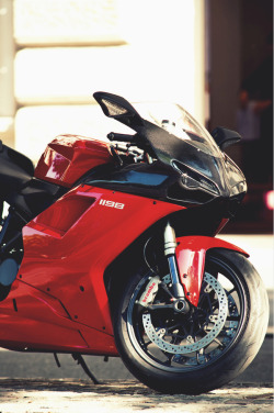 exclusive-pleasure:  Ducati 1198 