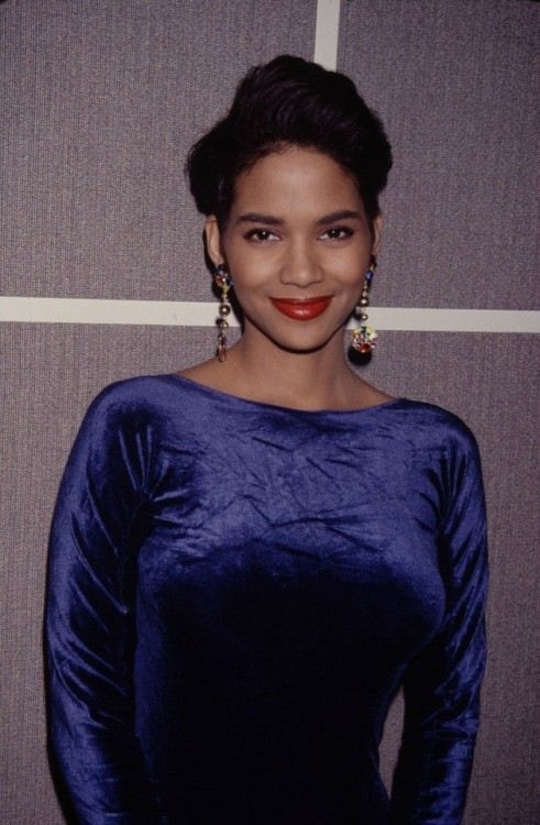 Halle Berry, 1992