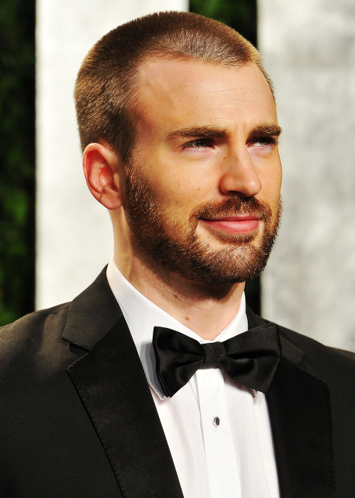 tedllasso: Chris Evans + his buzzcut’s best moments.