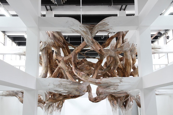 escapekit:
“Baitogogo
Half-sculptural, half-architectural installation by Brazilian artist Henrique Oliveira that has branches sprouting from white panels. Having installed this incredible site-specific piece at Palais de Tokyo in Paris earlier this...