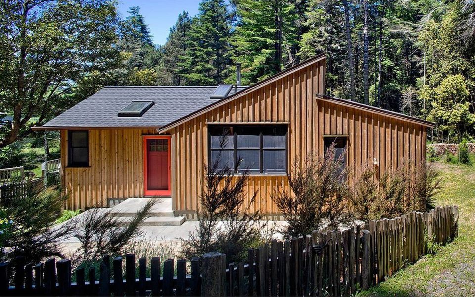 lokifirefox:  Mendocino County House At 840 sq ft, this is techncially too big to
