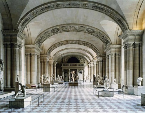 poeticasvisuais:Musée du Louvre, Paris, 2005Photo by Candida HöferMore related posts: Candida Höfer 