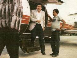 mrpabloescobar:  Pablo Escobar getting off one of his private jets