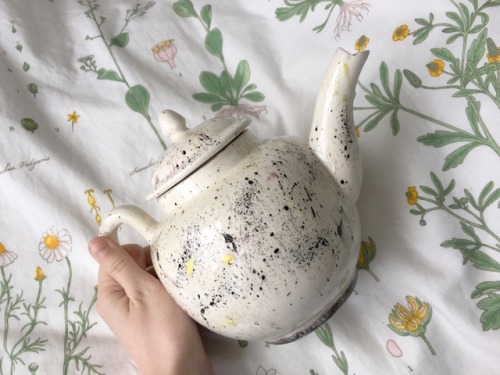 peachygoghh:Thrift shop finds and a new plant! ig: peachy_gogh