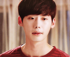oddcontext:  Faces that Jongsuk makes when he forgets his lines. 
