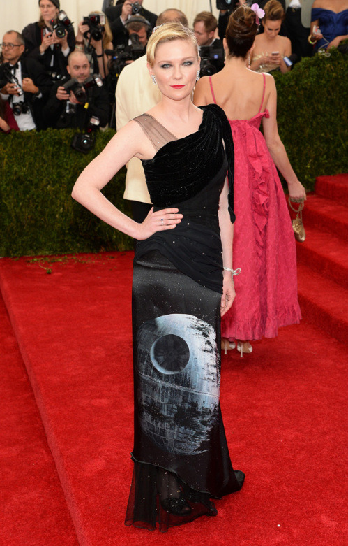clubjade:  popculturebrain:  Kirsten Dunst got her Met Gala dress from ThinkGeek