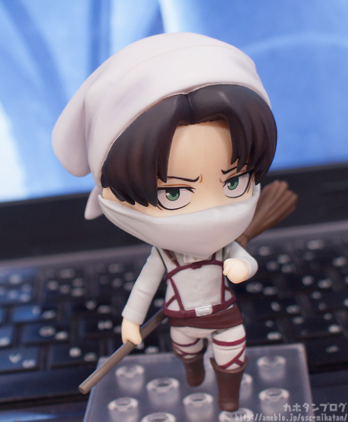  More images of the upcoming Cleaning Levi Nendoroid! (Source)  The gifs are killing me lmao
