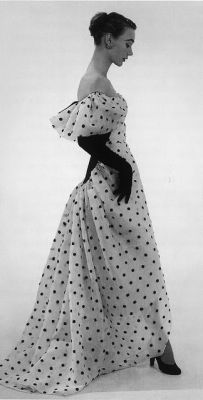 mylittlevintageworld:  Balenciaga 1952 